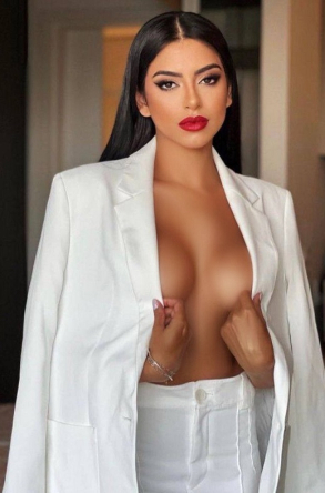 Escort  Ampera from Tottenham Court Road